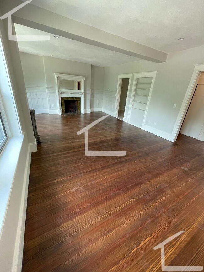 Building Photo - 1855 Beacon St