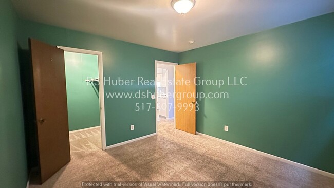 Building Photo - Lower level apartment - 2 bed 1 bath in La...