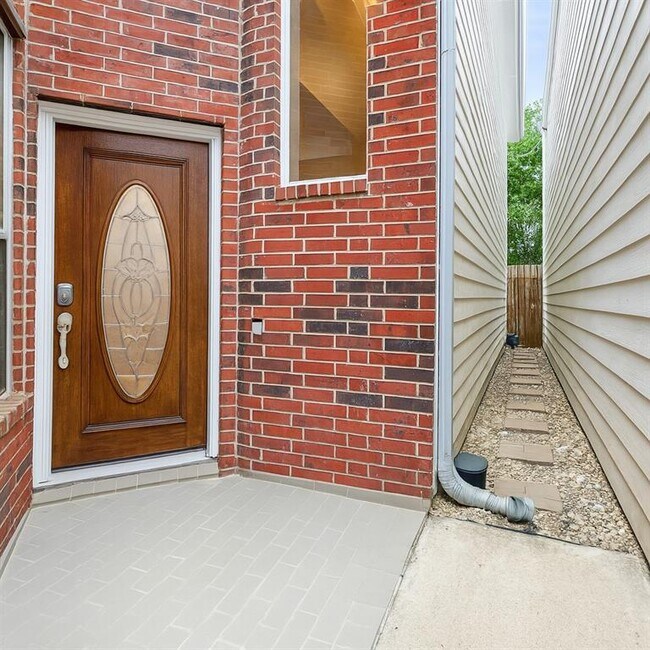 Building Photo - 1339 Ella Pl