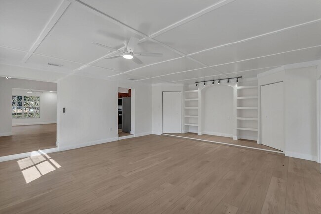 Building Photo - 1303 Charles St