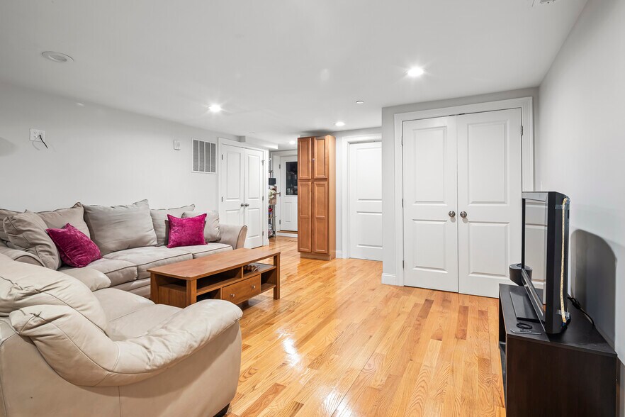 Building Photo - 266 Lamartine St