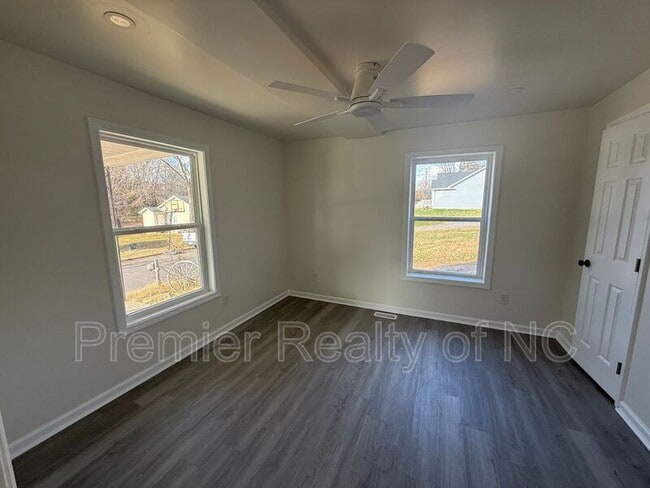 Building Photo - 172 Mill St