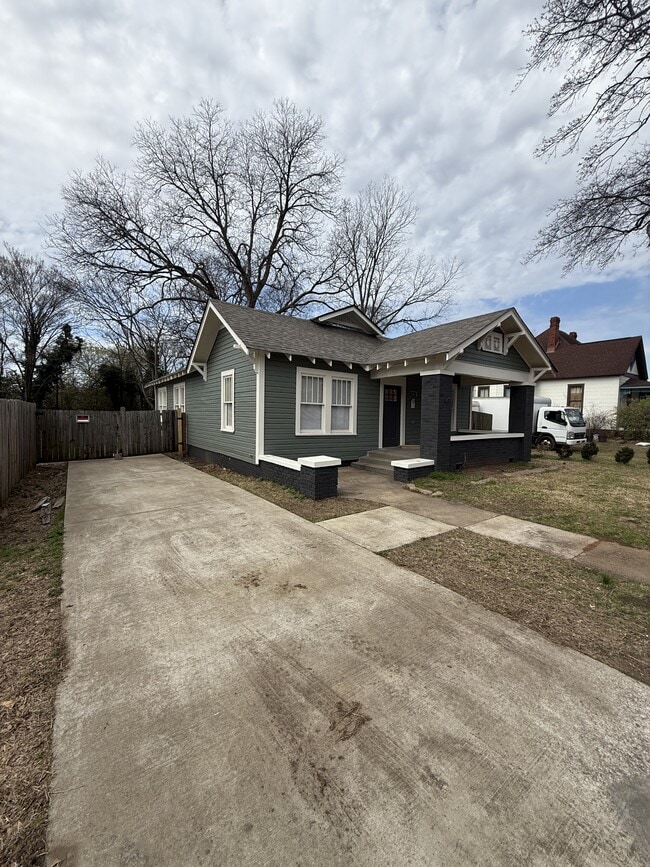 Building Photo - 208 58th St N