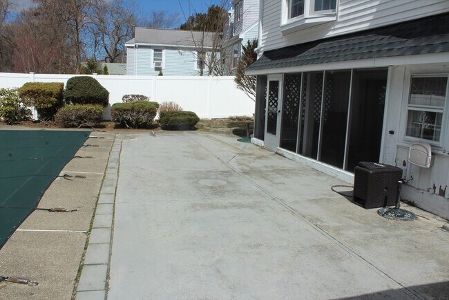 Building Photo - 28 Myrtle St