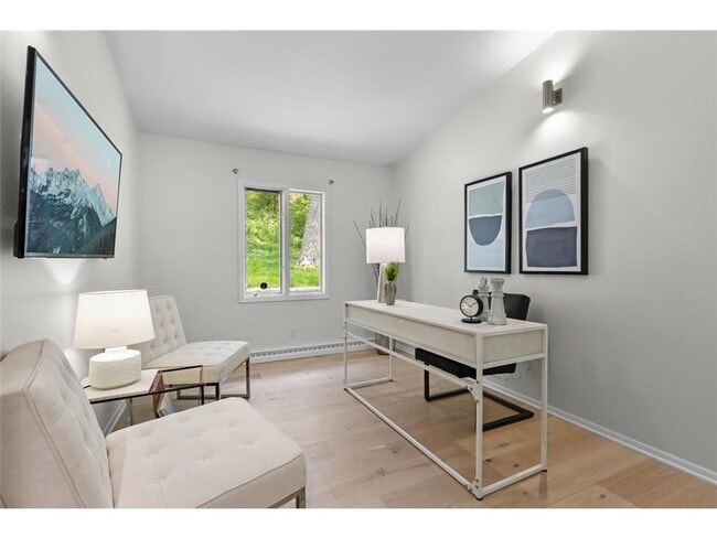 Building Photo - 1345 Fairlawn Way