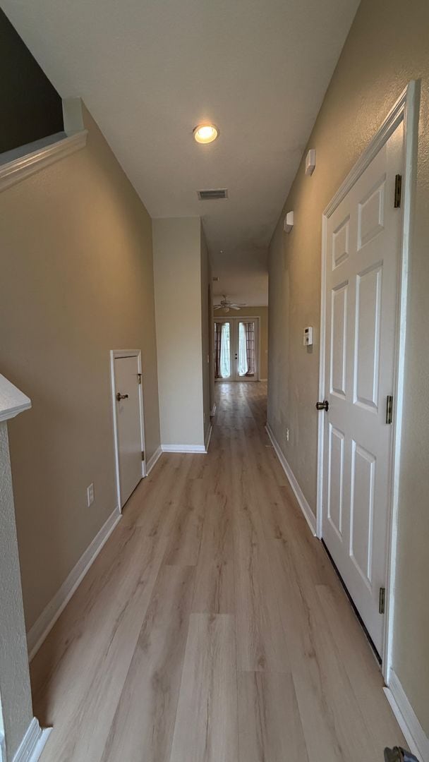 Building Photo - Beautiful 2 bed & 2.5 bath townhome