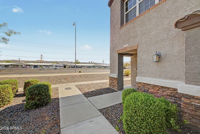 Building Photo - 2233 E Huntington Dr