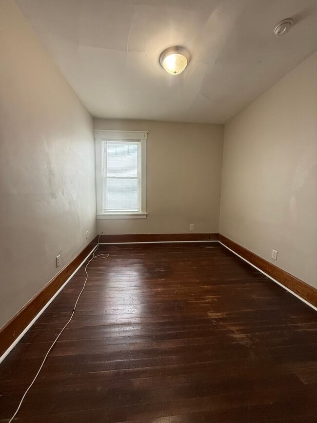 Building Photo - 353 Division St