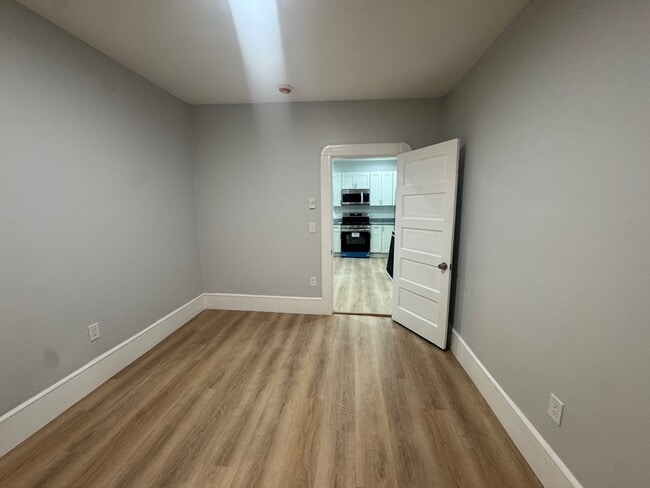 Building Photo - 16 Ashton St