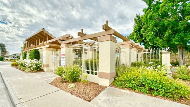Building Photo - Charming, Single-Story Home, Spacious Backyard, Minutes to Everything, in Whelan Ranch Community ...