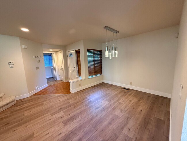 Building Photo - 3056 Alpine Creek Rd