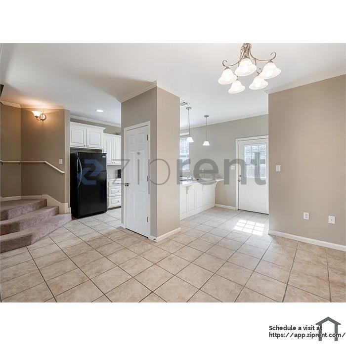 Building Photo - 2403 Brightside Dr