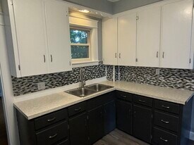 Building Photo - 14 Elm St