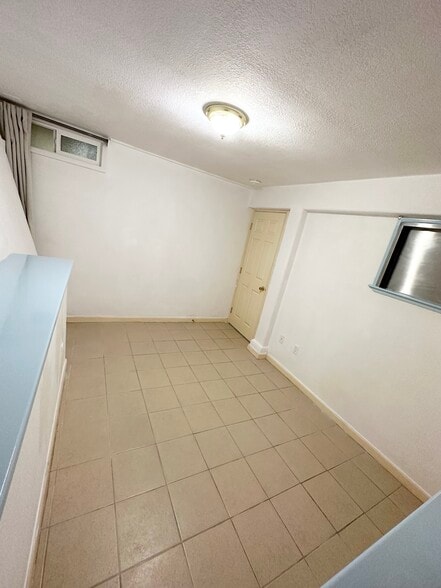 Building Photo - 366 Ralston St