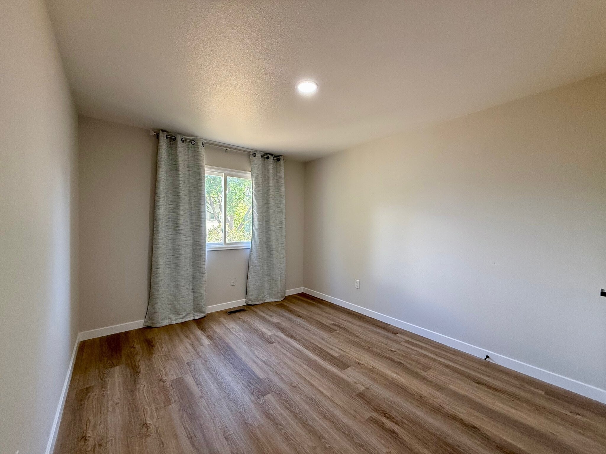 Building Photo - 411 Ruby Dr