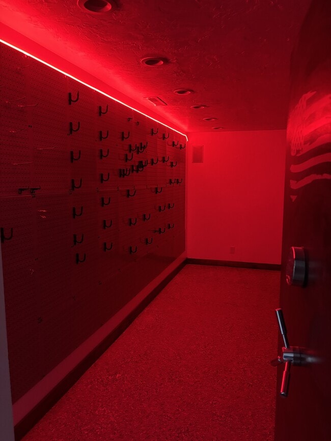 Building Photo - 901 E 800 N