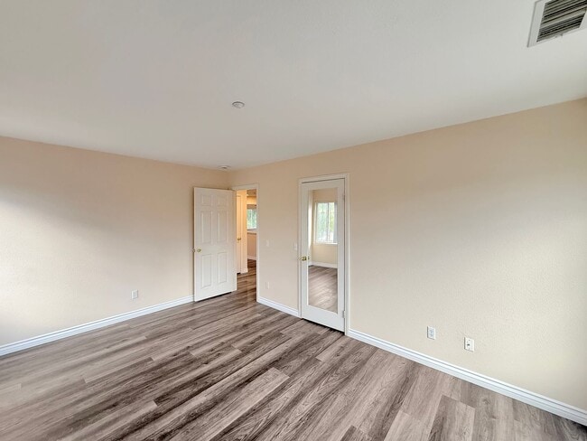 Building Photo - Beautiful 5B/3BA Home in Vista Available for Rent!