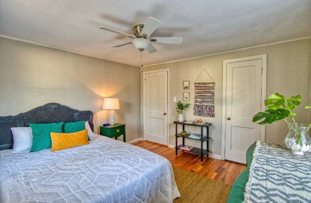 Building Photo - 224 Columbus Dr