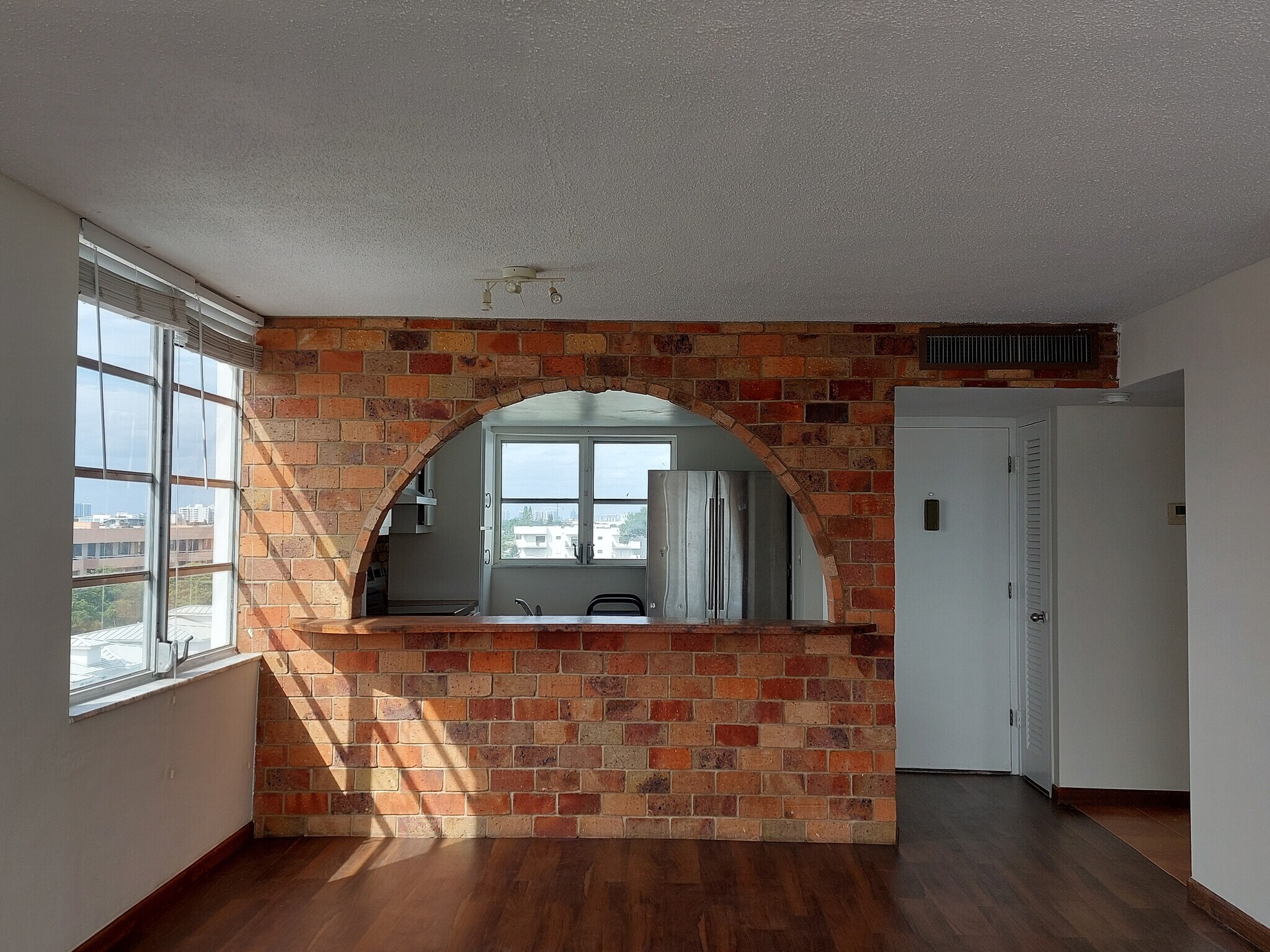 Building Photo - 8000 Harding Ave