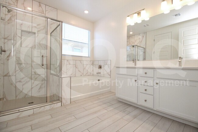 Building Photo - 3037 W la Mirada Dr