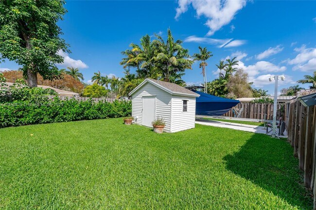 Building Photo - 16650 SW 77th Ct