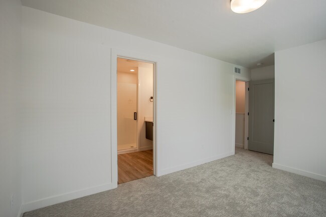 Primary Bedroom - 493 W 620 N