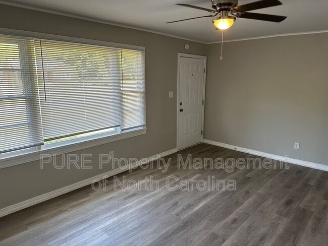 Building Photo - 504 Moore Dr