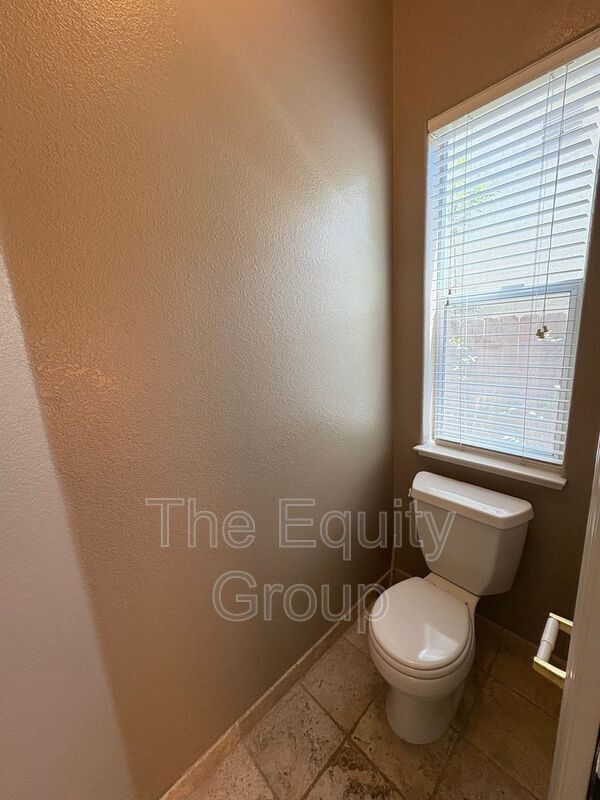 Building Photo - 2511 S Peppertree St