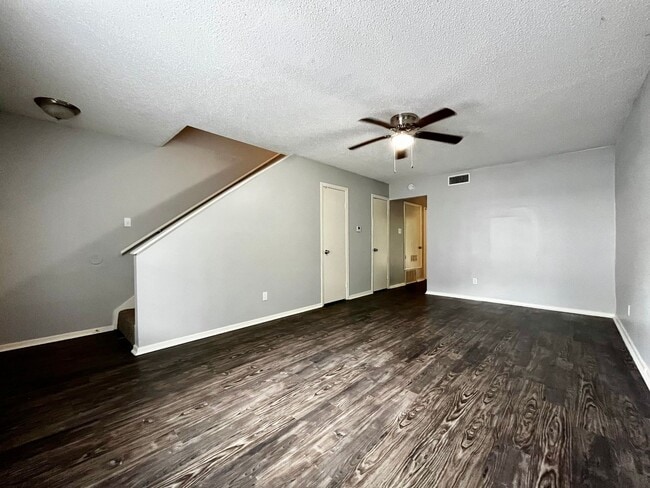 Building Photo - 17 Powhatan Dr