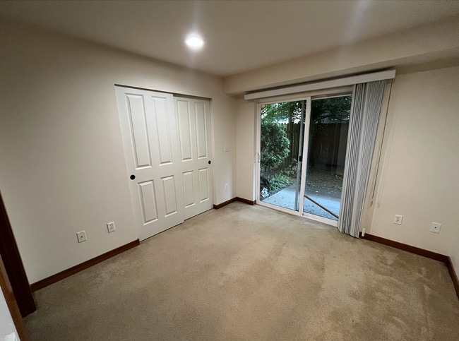 Building Photo - Large 3 bed/3.5 bath Greenwood Townhouse!!!