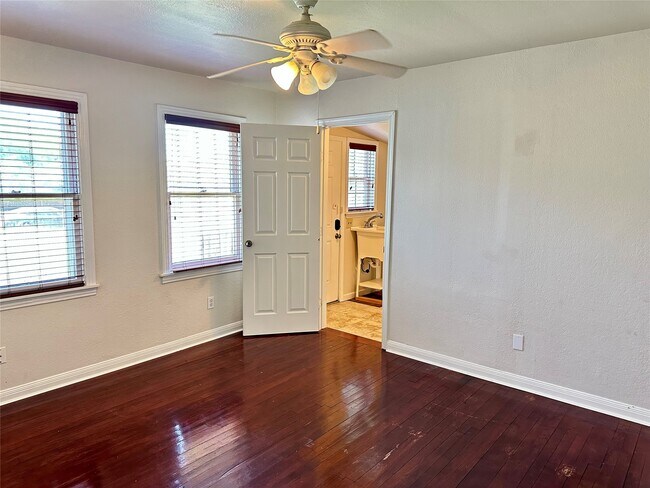Building Photo - 5222 Avenue O
