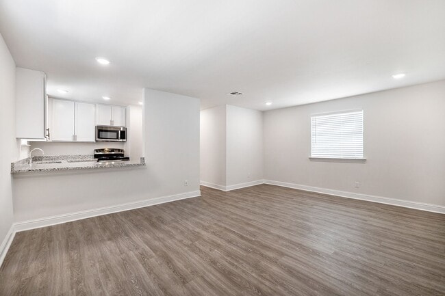 Building Photo - Artwalk Bucktown