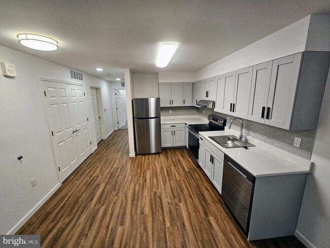 Building Photo - 200 Hamilton Ave