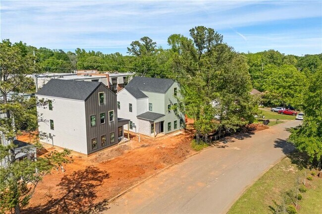 Building Photo - Awesome New Construction 5BR House Close t...