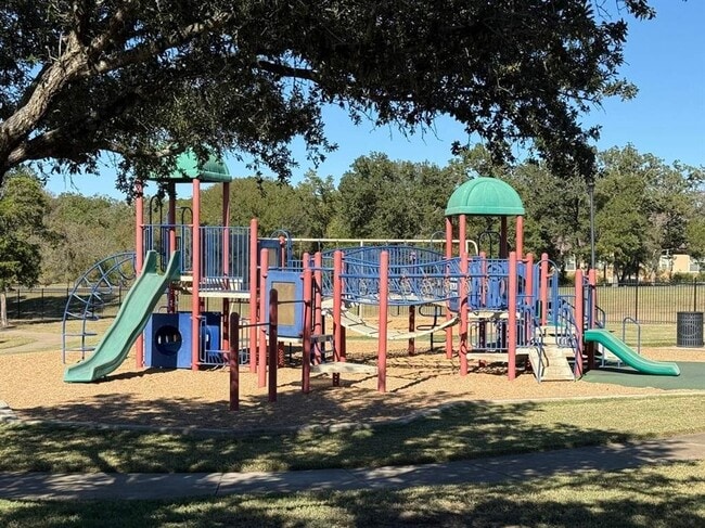 Building Photo - 323 Chisholm Trail