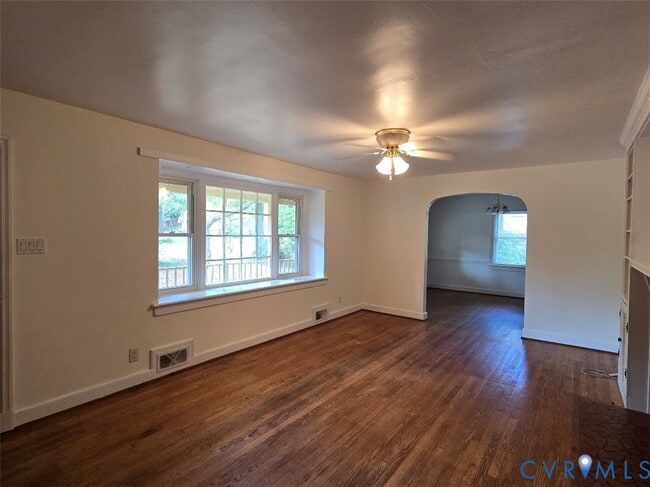 Building Photo - 2813 Clarendon Dr
