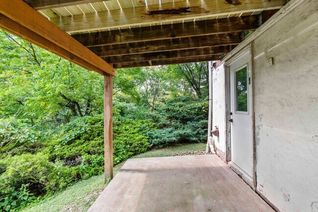 Building Photo - AVAILABLE NOW! Check out this BEATIFULLY RENOVATED 2-bedroom townhome in North Versailles!