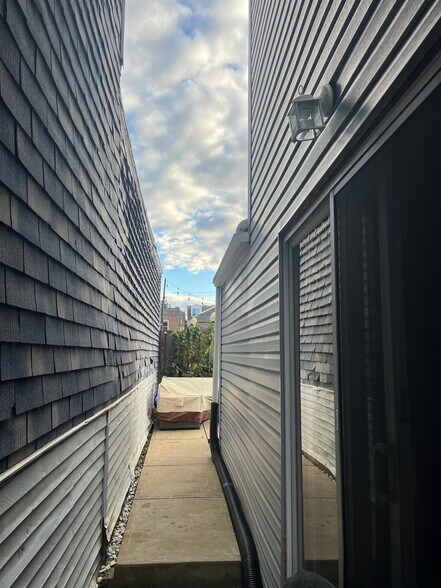 Building Photo - 1916 Wharton St