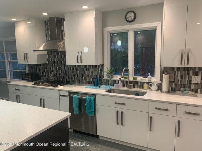 Building Photo - 293 Lawrence Ave