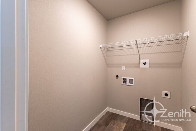 Building Photo - 7415 NE 136th Ave