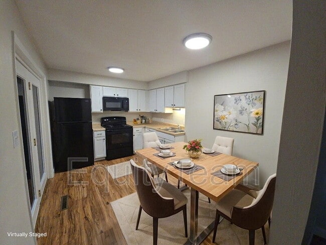 Building Photo - 204 N 10th St