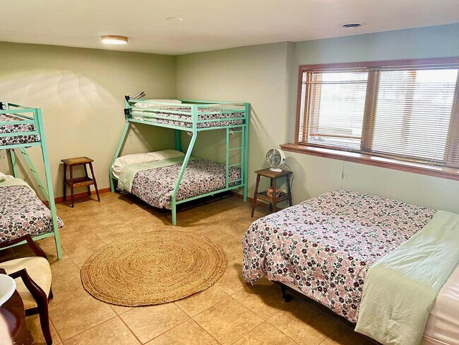 Building Photo - 222 Grouse Dr