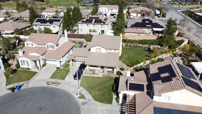 Building Photo - Beautiful 5 bedroom 3 bathroom home in Yucaipa