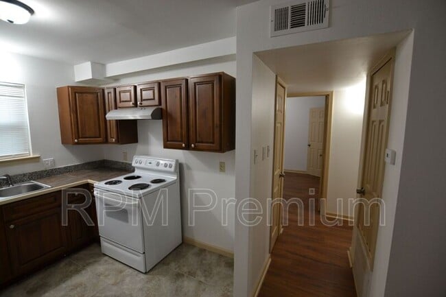 Building Photo - 947-957 Grebe St