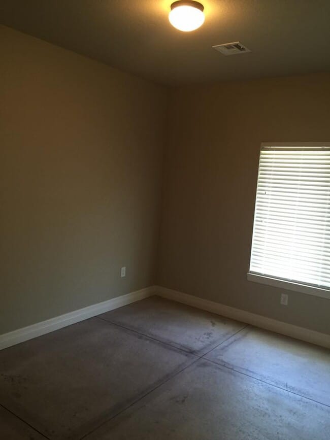 Building Photo - 1517 N Nickelton St