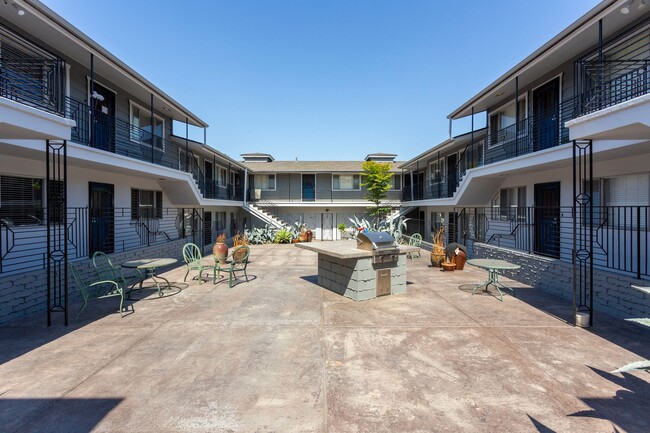 Building Photo - Talmadge Pacific Apartments