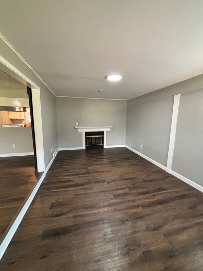 Building Photo - Spacious 3BR Rancher Near Washington Pike – Quiet Setting, Minutes to Downtown!