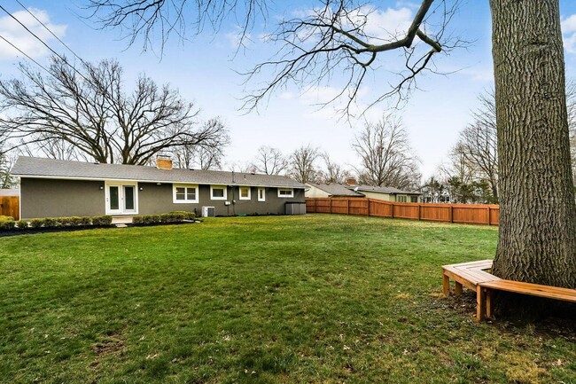 Building Photo - 2850 Pickwick Dr