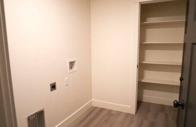 Building Photo - 421 E 200 N