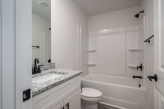 Building Photo - Newly-Built Pet-Friendly Home in Hickory!